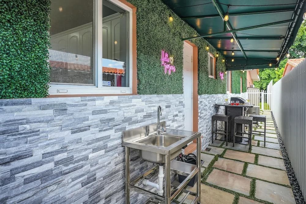 Happy Escape, 15 Min to Beach, Massage Shower Jets, Bar, and BBQ - photo 15