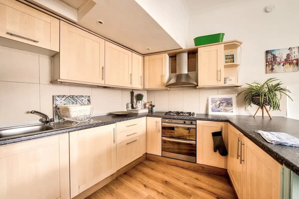 Cosy 2BR Home, 5 Minutes From Edinburgh Waverley! - photo 12