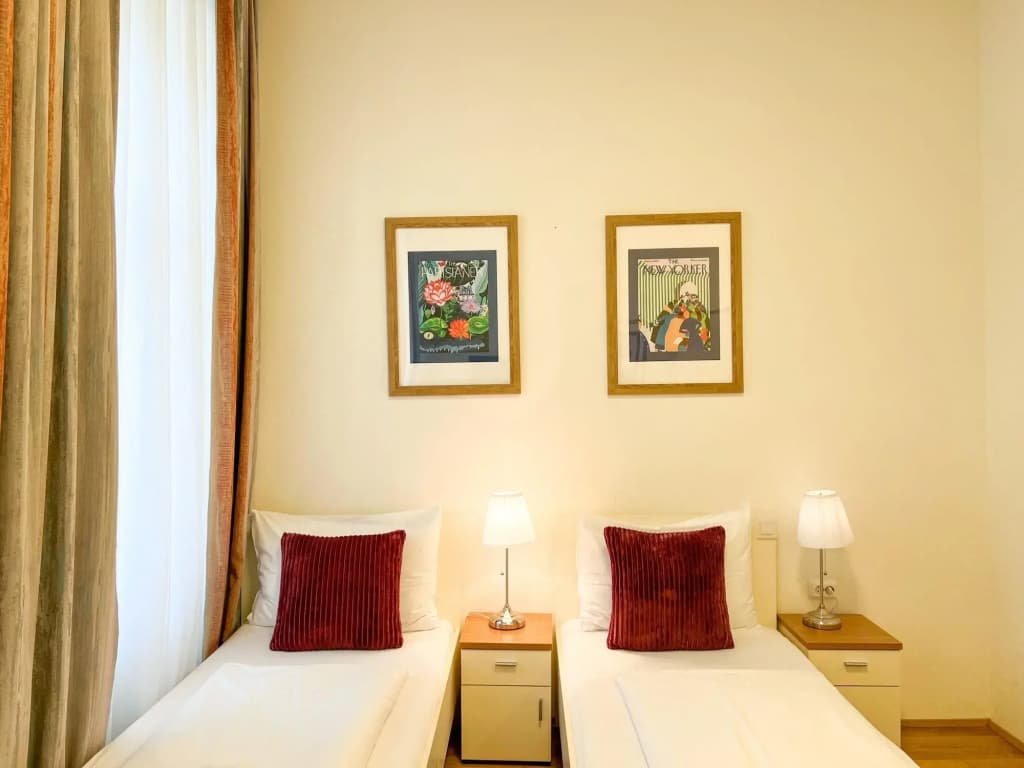 Riess City Rooms - Self Check-In - photo 2