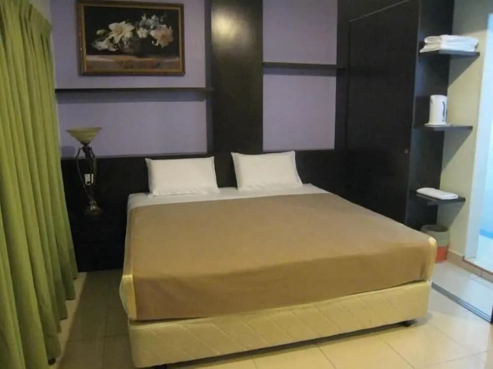 Tropicana Inn - photo 6