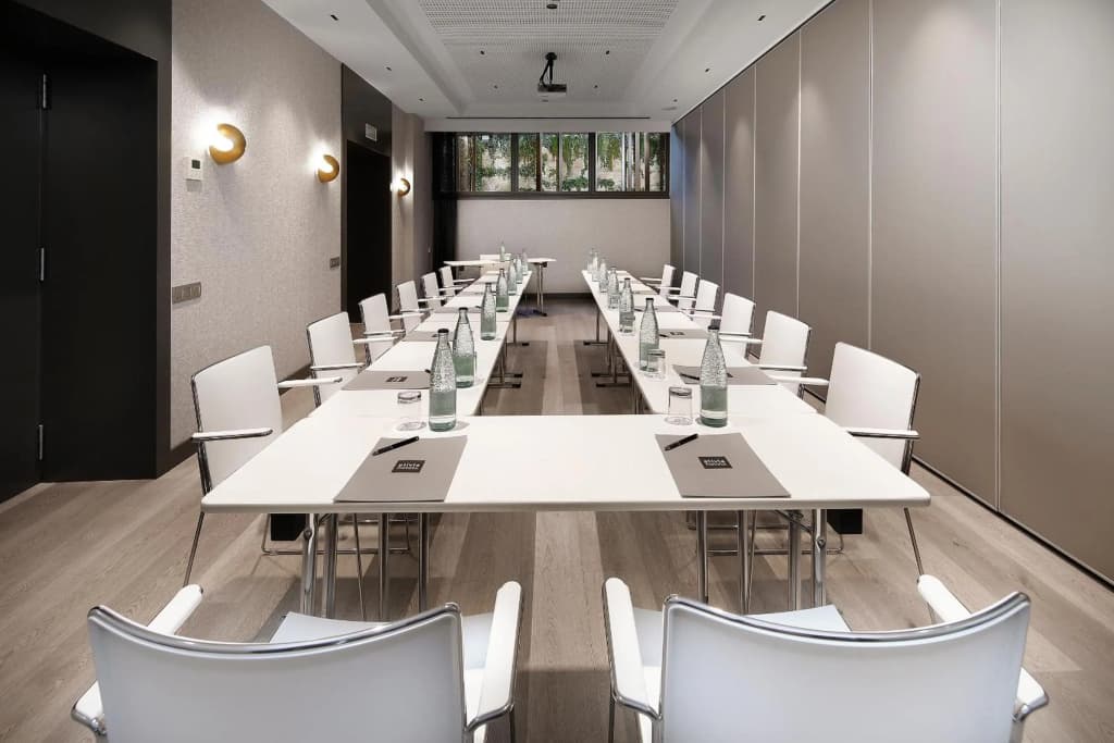 Olivia Plaza Hotel - photo 40