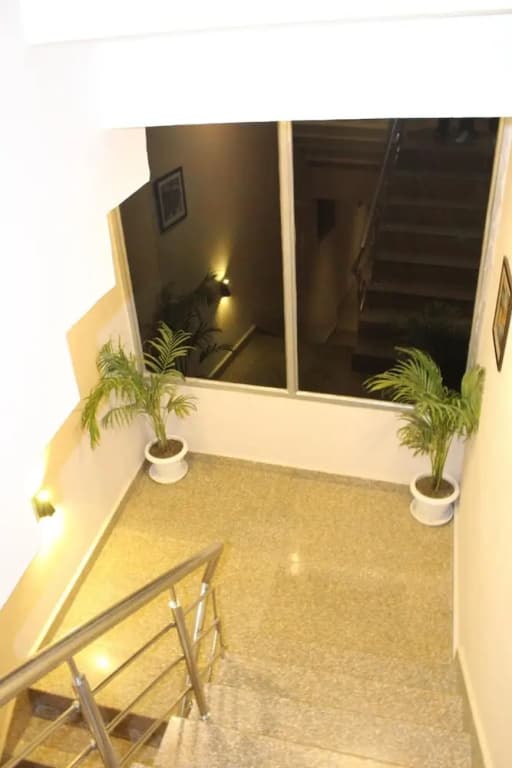 Red Crown Hotel - photo 11