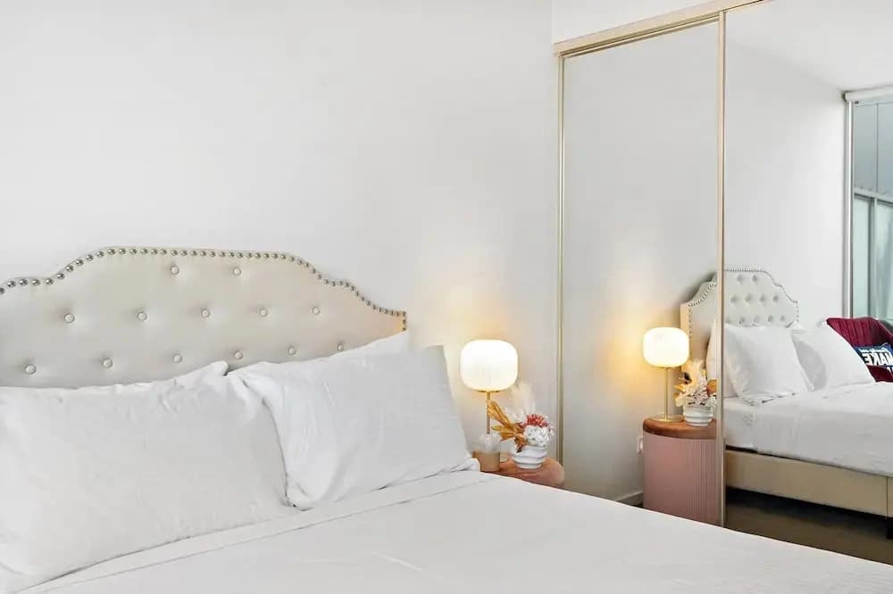 Bright 2-bed Home With Secure Parking - photo 1