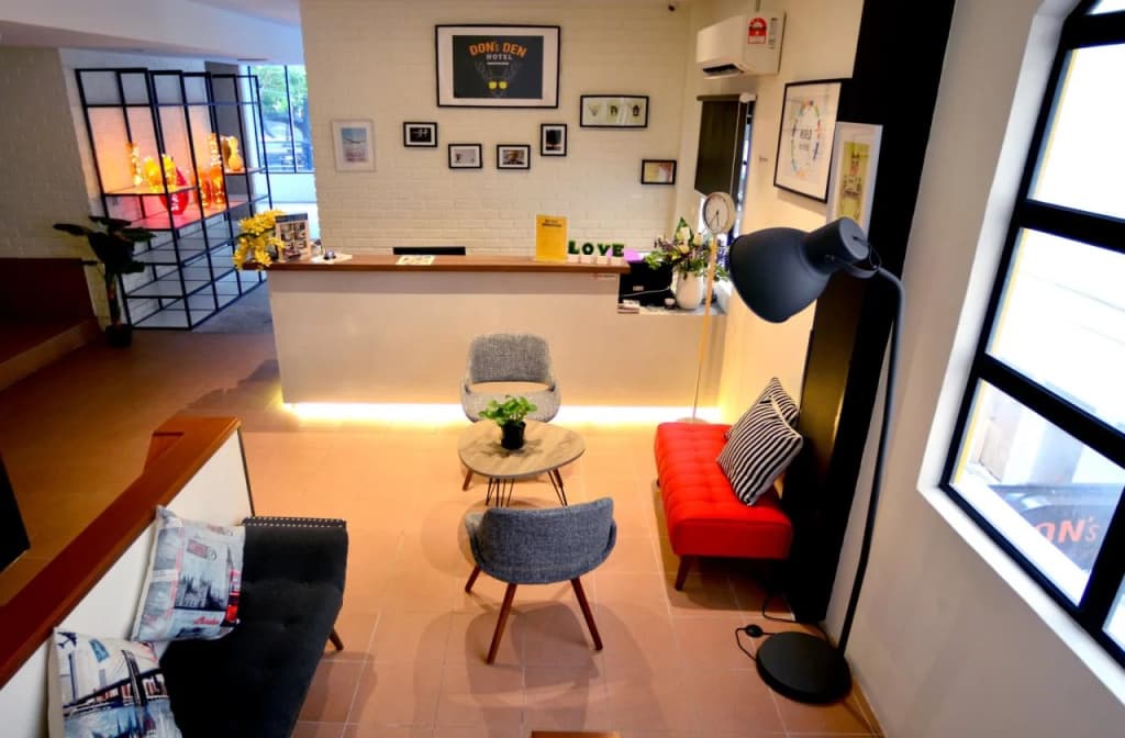 Don's Den Hotel - photo 9