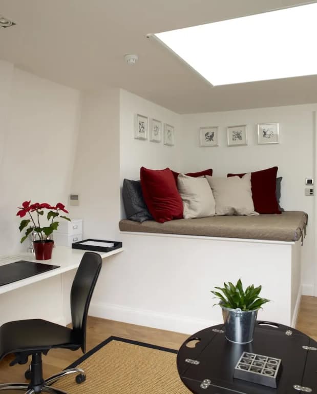 Palace View - Two Bedroom Apartment - photo 12