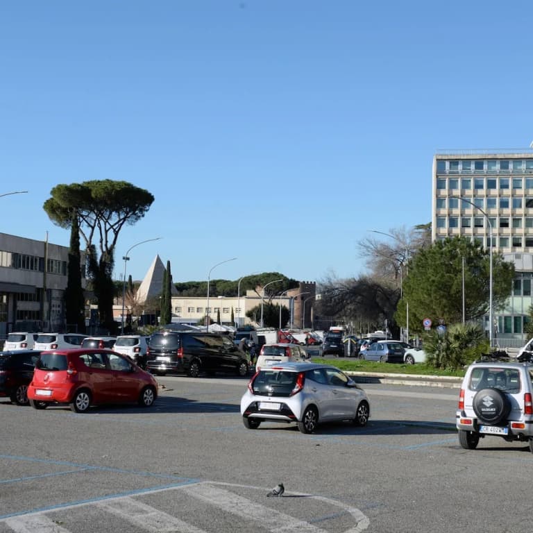 Homethic Piramide in Rome - photo 31