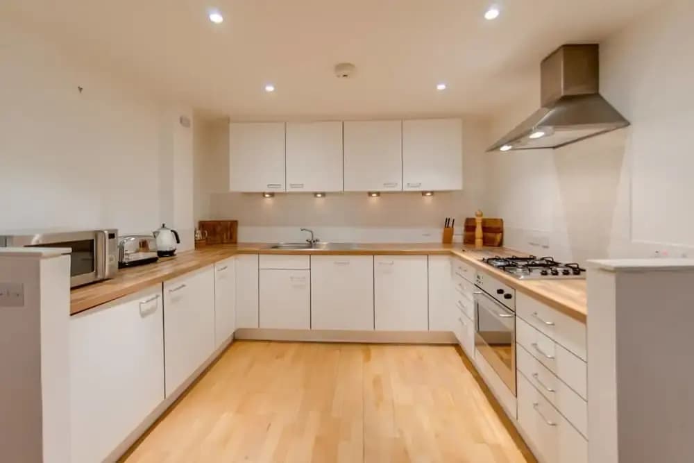 Stylish & Spacious Grassmarket 2bed/2bath - photo 11