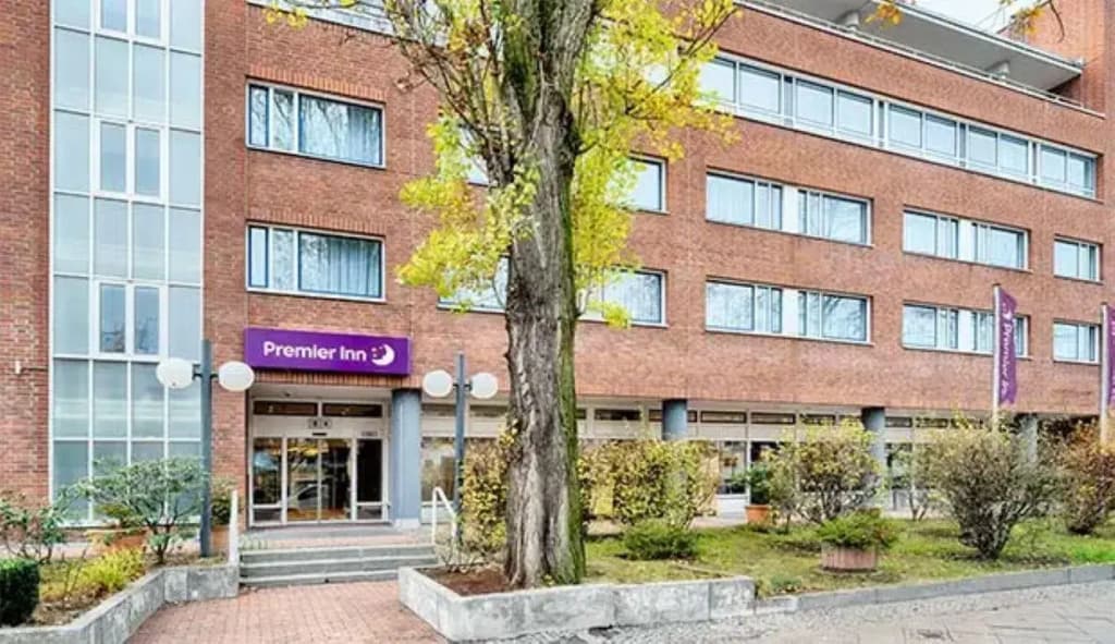 Premier Inn Berlin City Süd - photo 41