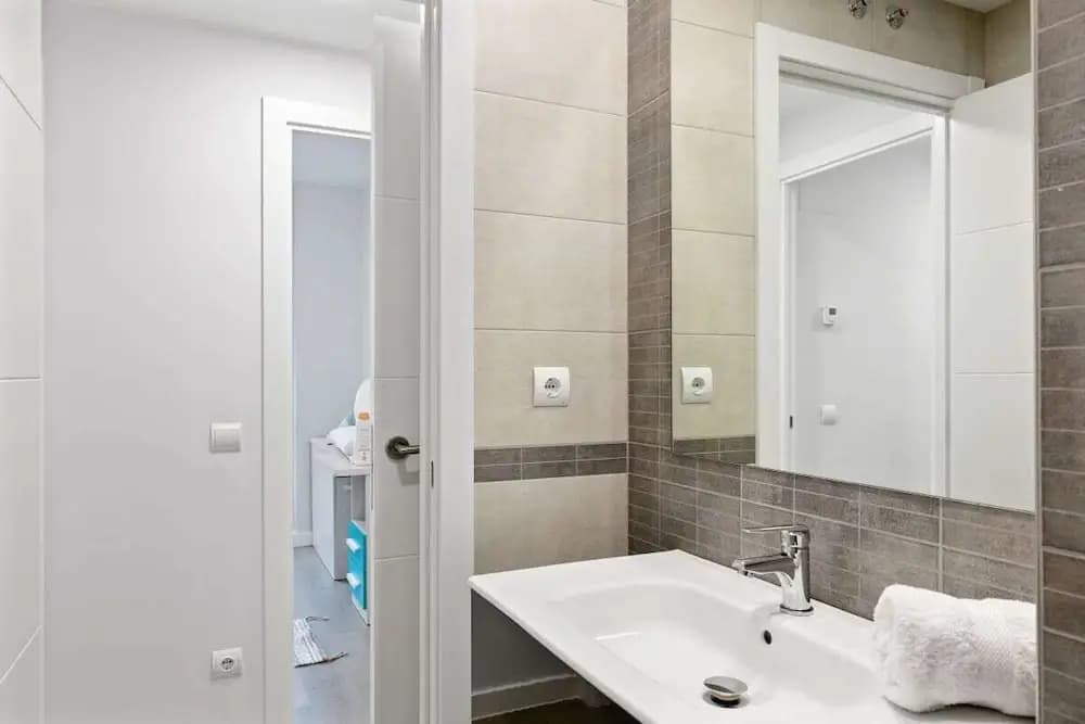 Stunning 2 Bed Apt, Sleeps 6 nr Adelfas - photo 6
