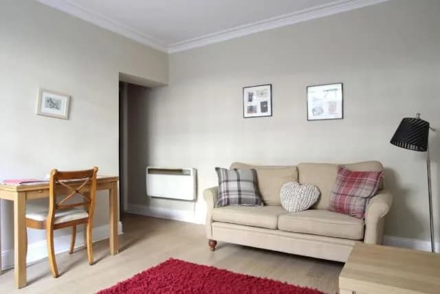 Central New Town Flat, Near Princes Street - photo 8