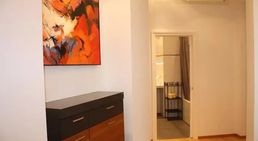Opera Studio Apartment - photo 8