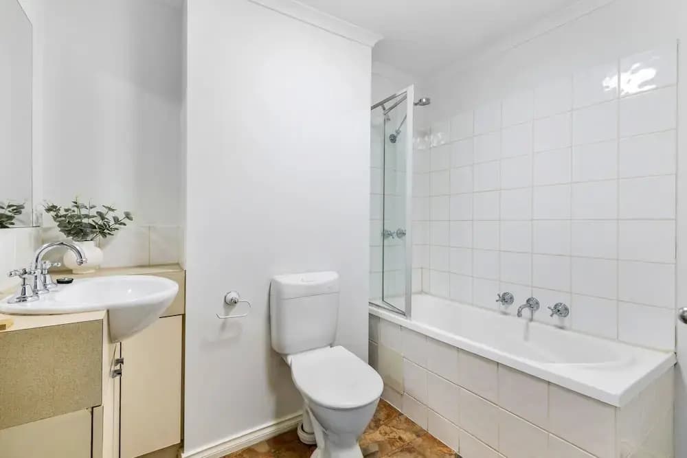 Chic 2-bed Apartment Near Albert Park - photo 7