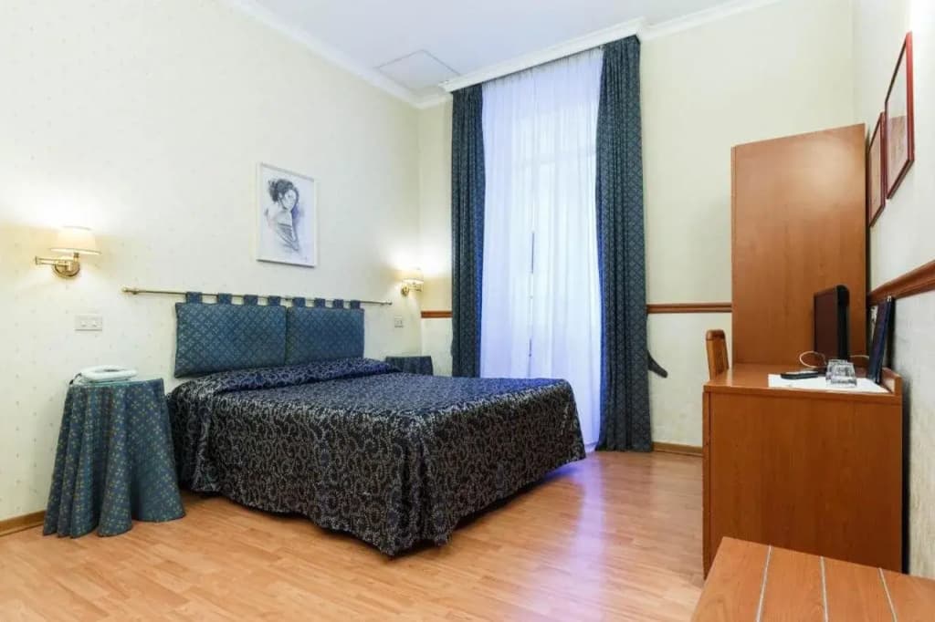 Hotel Paris - photo 5