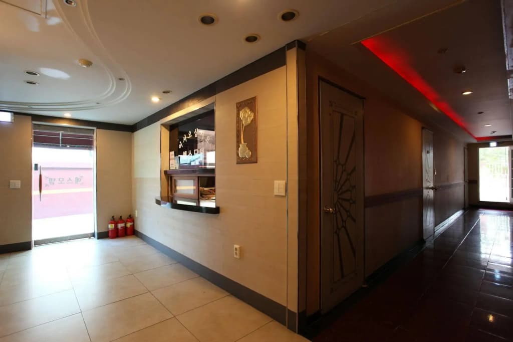 Yes Motel - photo 2