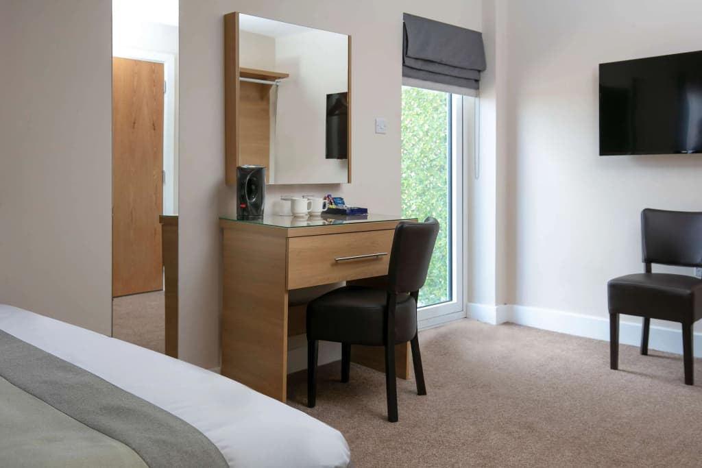 Best Western Northfields Ealing Hotel-Opposite Northfield Station -Piccadilly line - photo 3