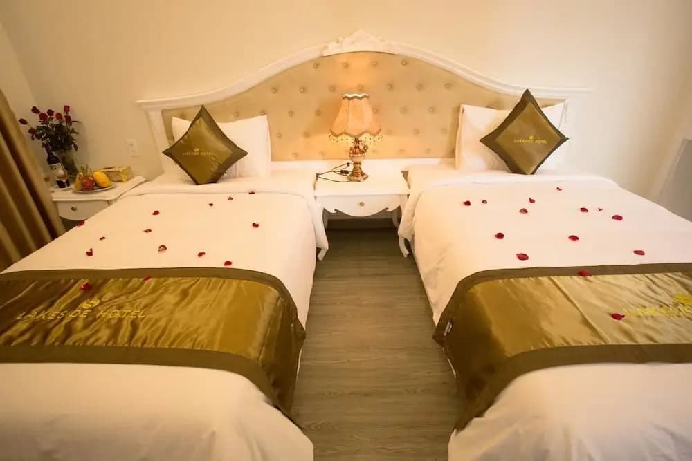 Lakeside Hotel - photo 14