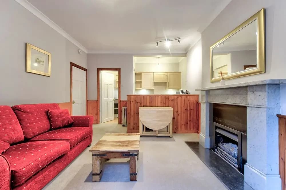 Central New Town Flat, Near Princes Street - photo 3