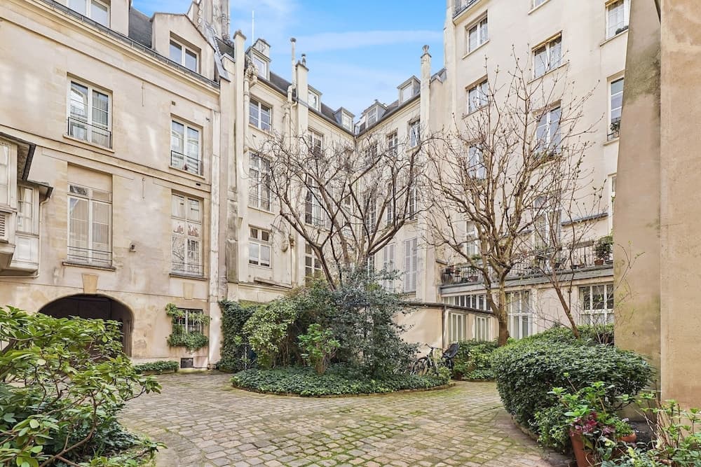 Elegant 1BR near Notre-Dame Cathedral - photo 1