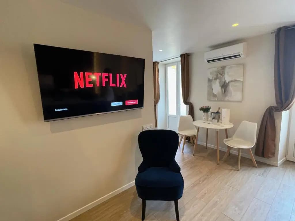 Nice Renting - Love Room Massena - Luxe Room - Jacuzzi - Terrace - King Bed - AC - photo 11