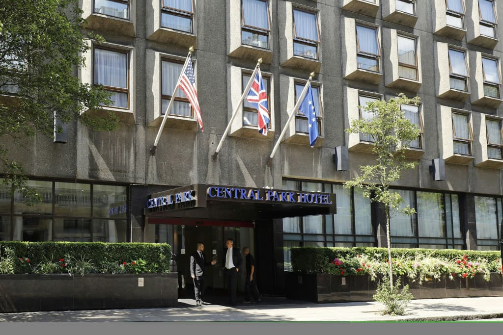 Central Park Hotel - photo 1