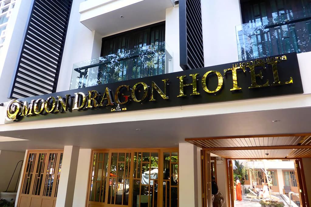 Moon Dragon Hotel - main photo