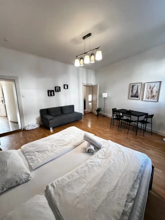 Pleasant 2BR Apt Near U6 Schöpfwerk - photo 6