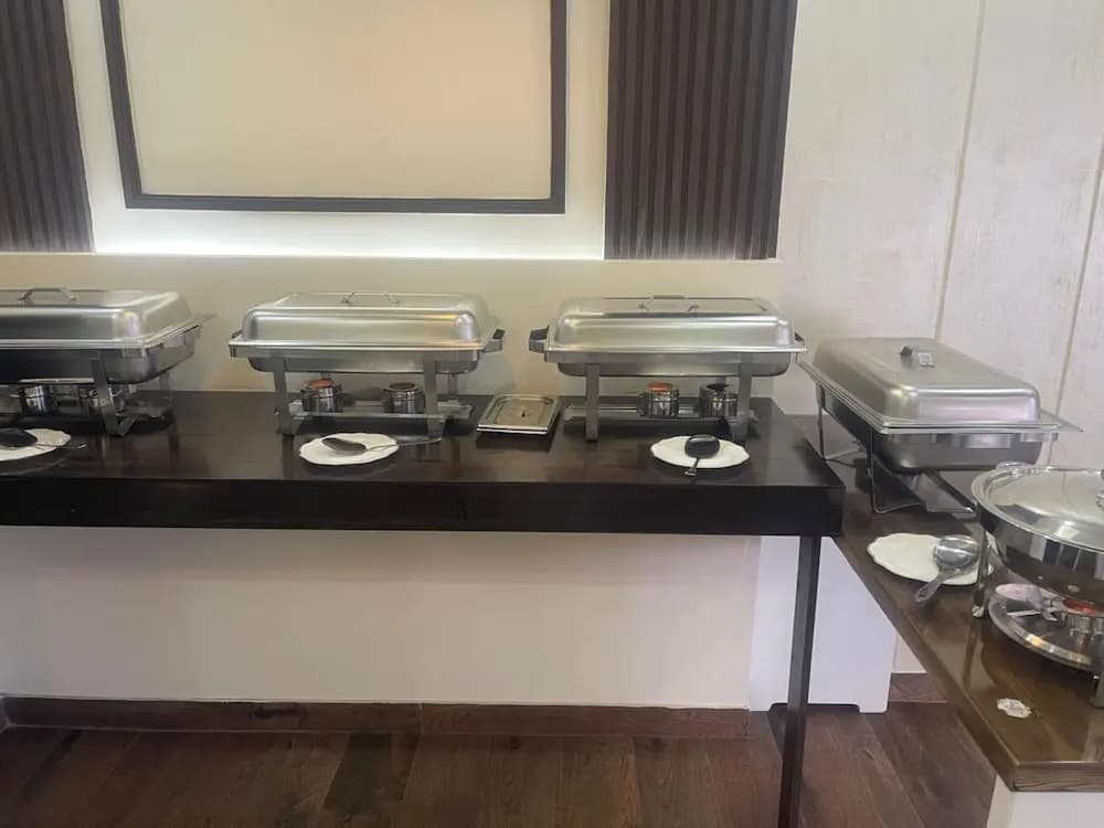 OYO Townhouse 156 Rose Hotel Apartments. - photo 21
