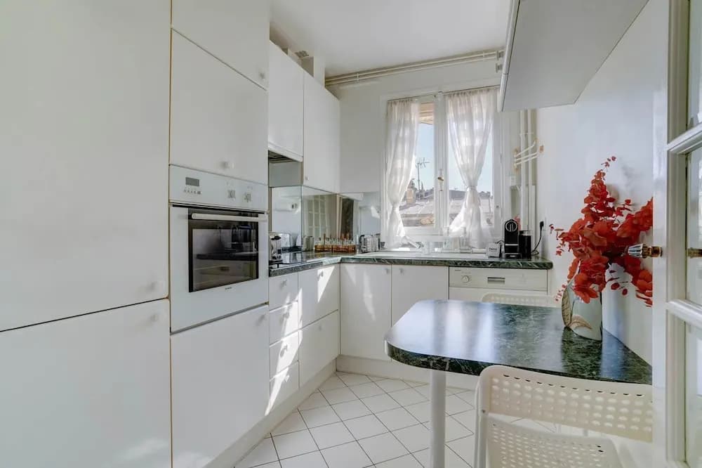 Passy Glow 2BR Home in the 16th Arrondissement - photo 12
