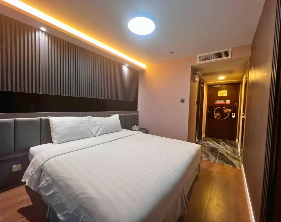 Hennessy Hotel - photo 4
