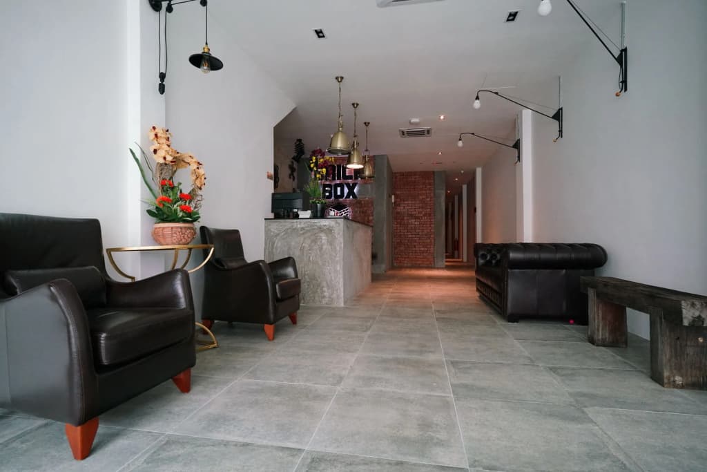 Brick Box Hotel - photo 2