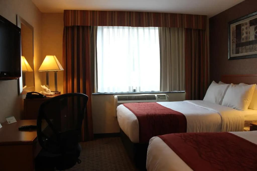 Bellerose Inn - photo 2