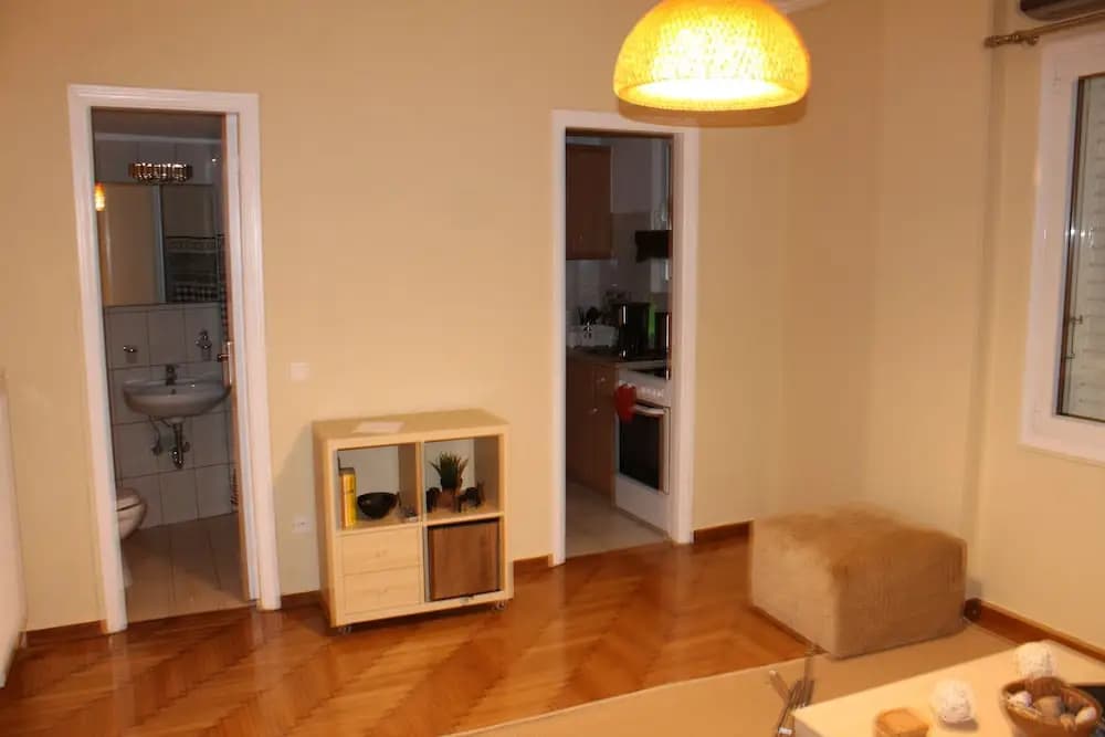 Affordable Studio behind Acropolis Museum - photo 3