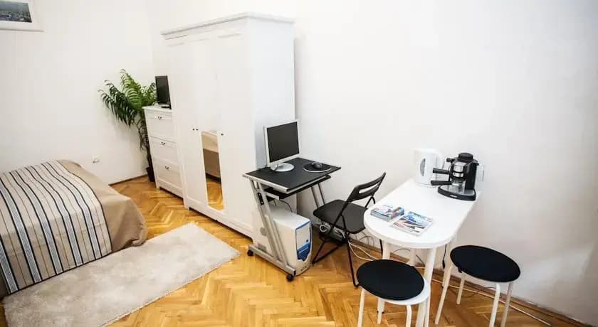 Oktogon Studio Apartment - photo 7