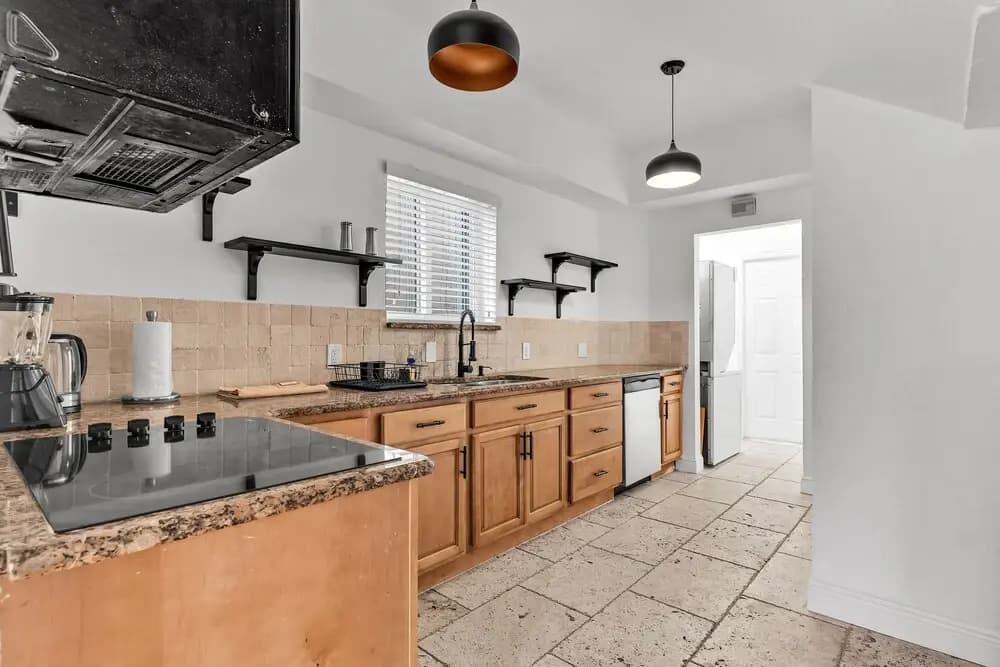 Stylish & Modern 4BD Home - photo 16