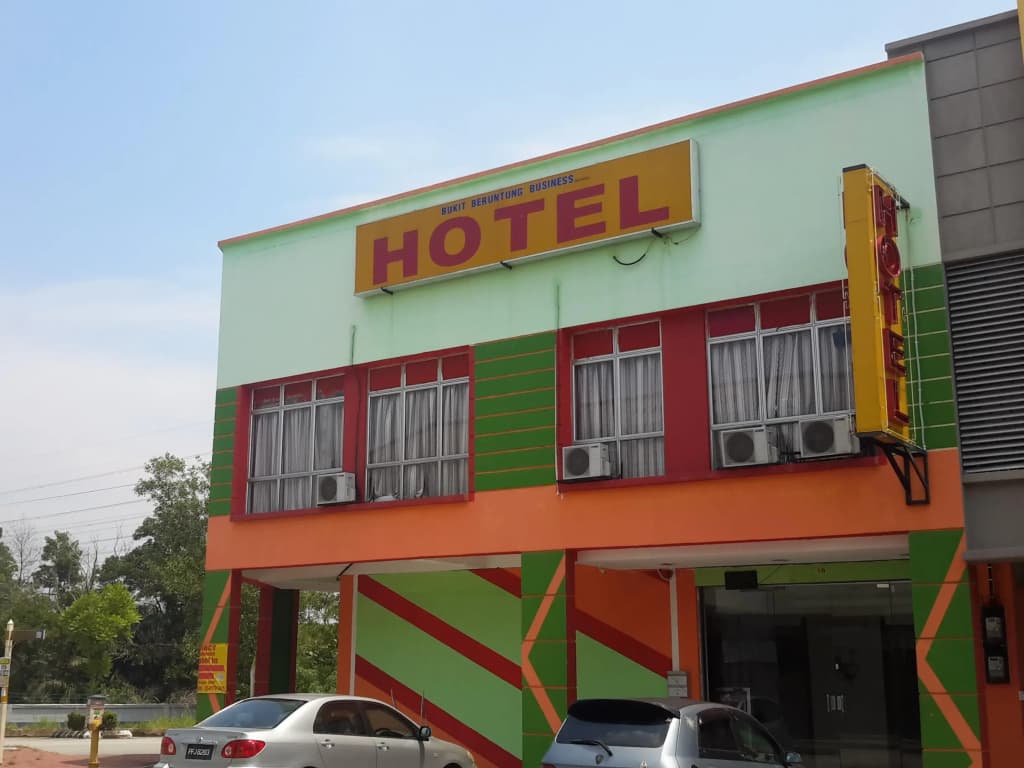 Bukit Beruntung Business Hotel - photo 1