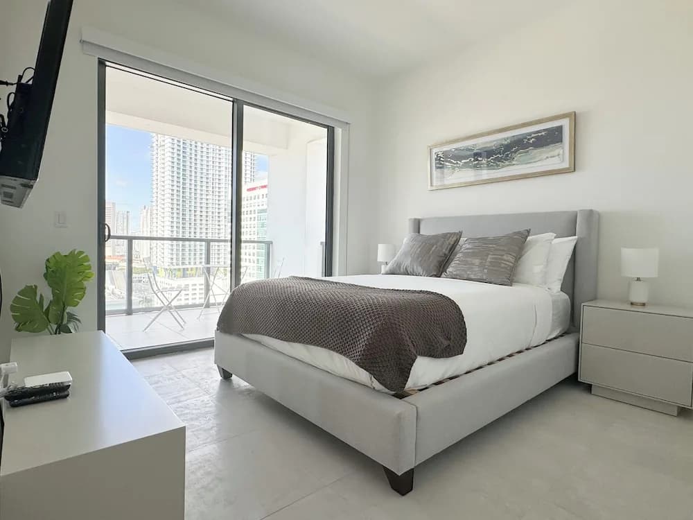 Luxury 3BR with Private Rooftop - photo 2