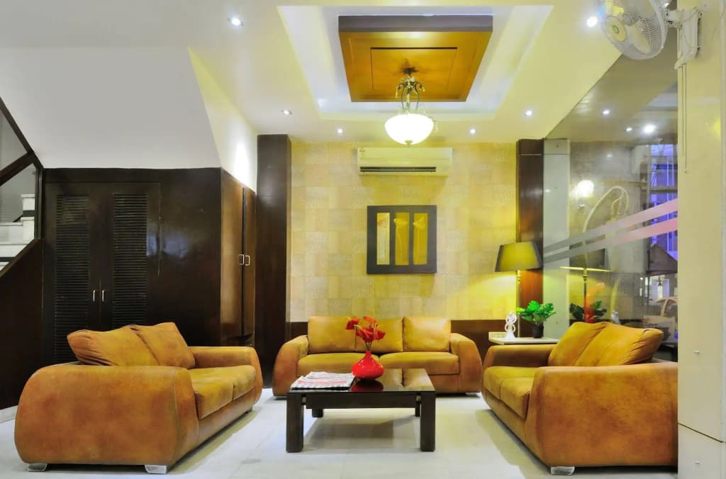 Hotel The Raj - photo 2