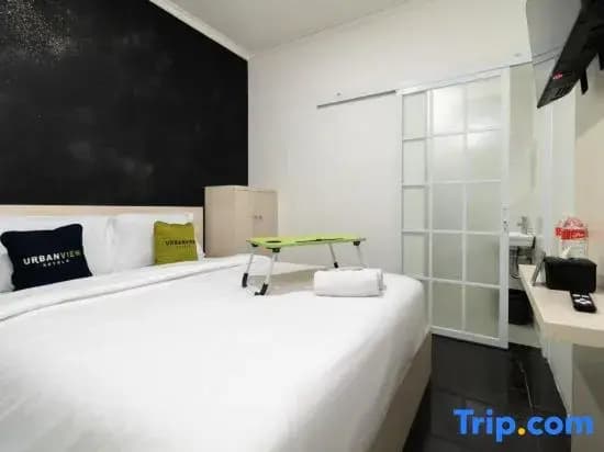Urbanview Hotel Bizhome Artha Gading Boulevard by RedDoorz - photo 7