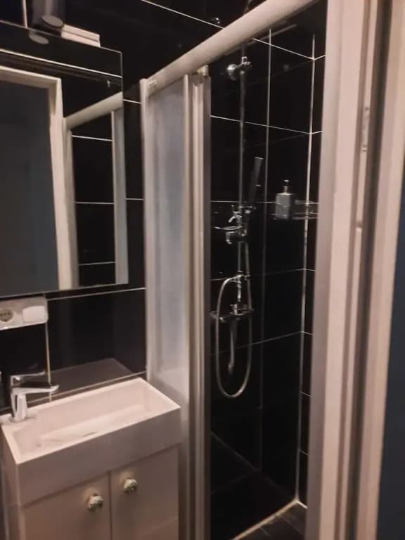Charming 1BR Apartment In Top Location - photo 5