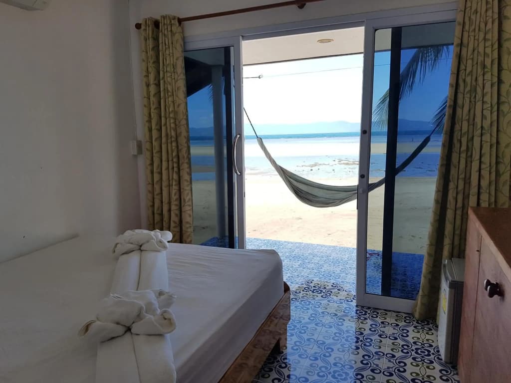 Mac's Bay Resort - photo 2