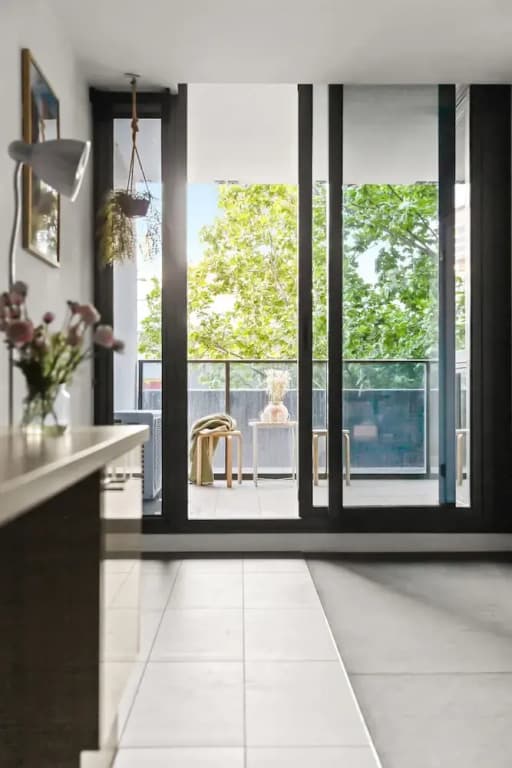Chic 1BR Apt Near Southern Cross - photo 5