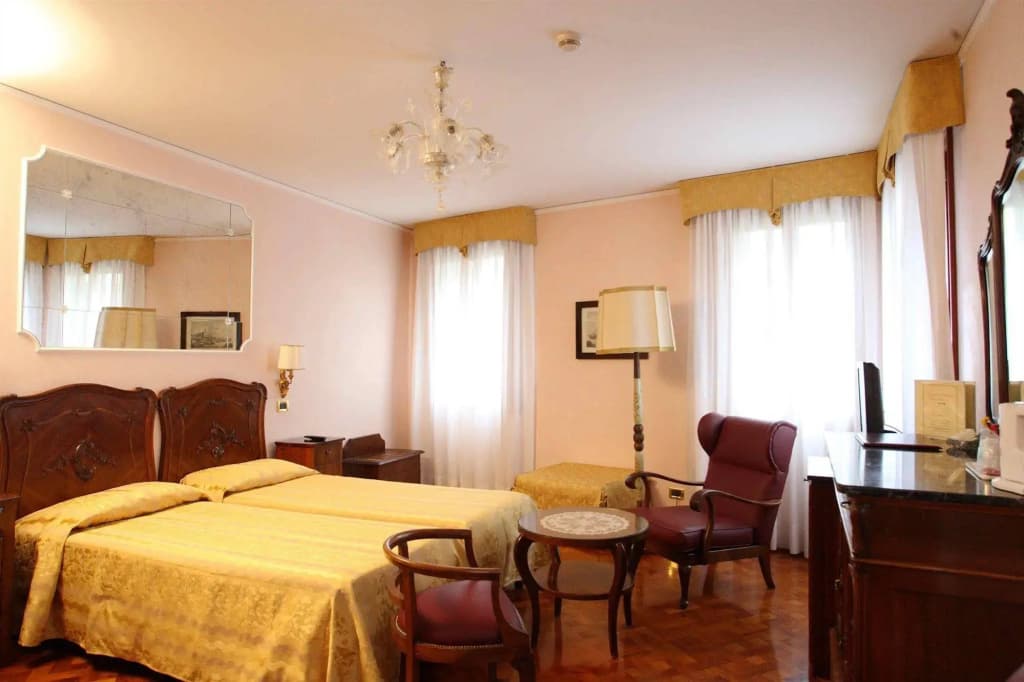 Pensione Accademia - Villa Maravege - photo 7