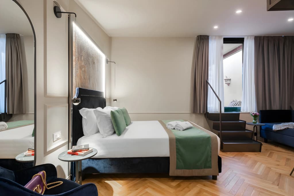 Hotel 77 Seventy-Seven - photo 35