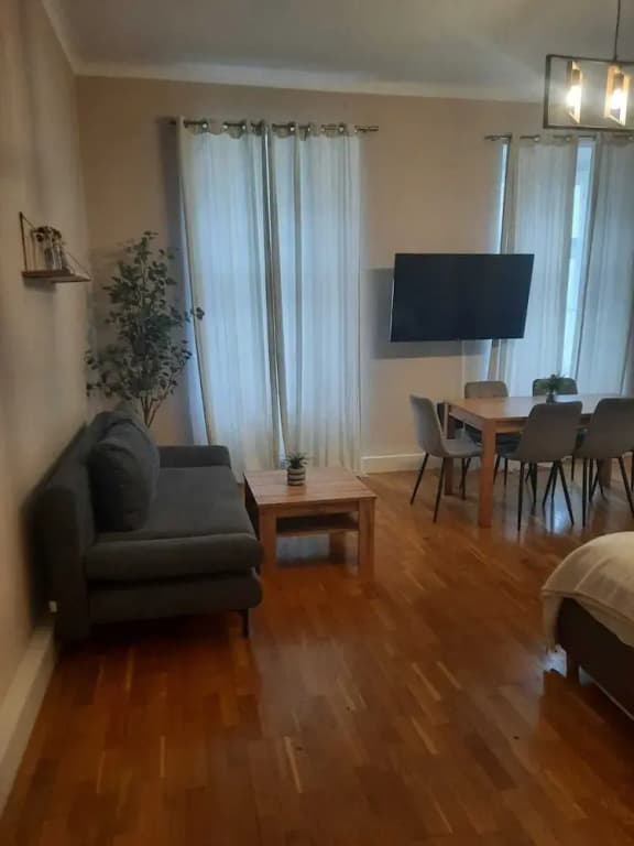 Bright 2BR Apartment Near Main Sights - photo 3