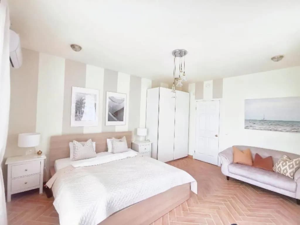 Bellevue Apartment with AC & heating & terrace - photo 3