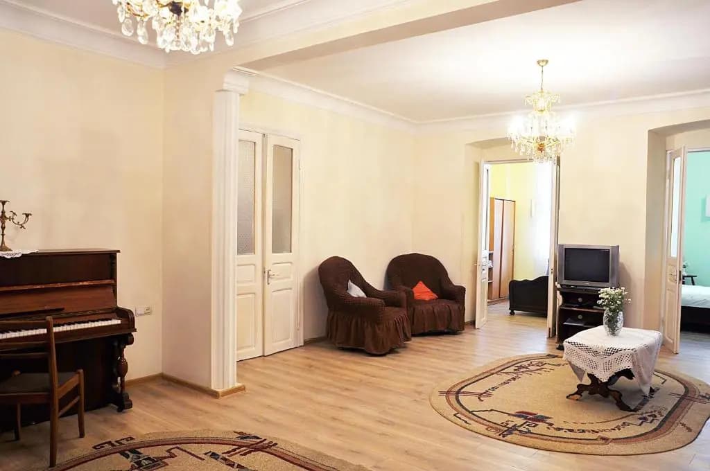 Tea's Apt Near Opera - photo 2