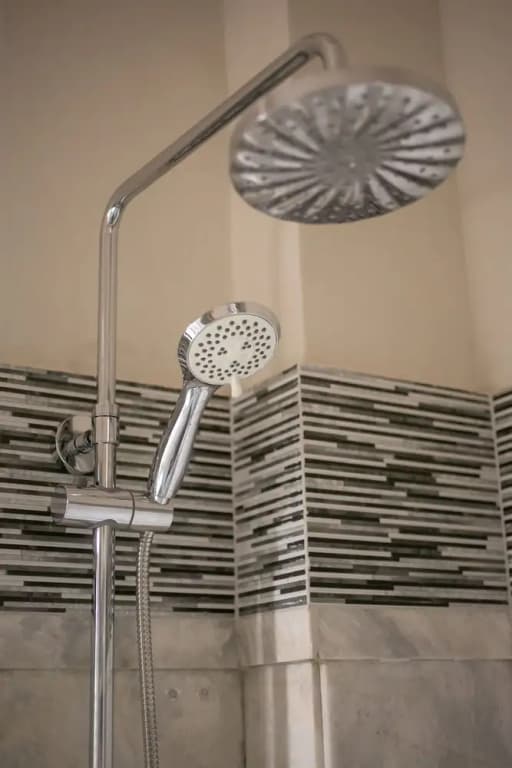 Luxurious 4 Bdrm 3Bath Apt 1- Athens - photo 15