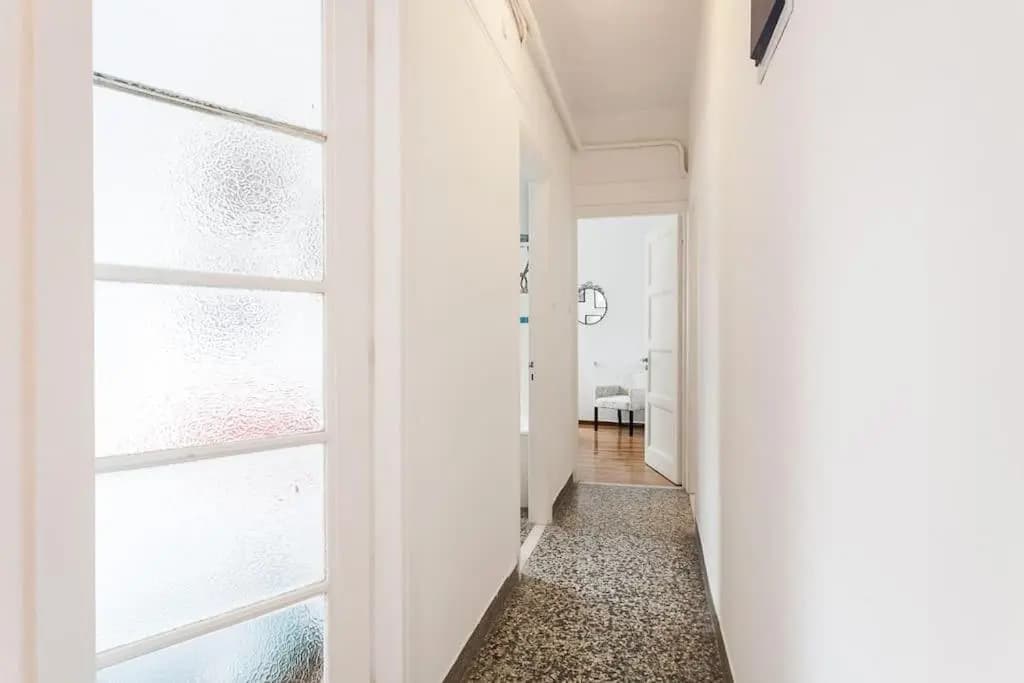 3Bdr Ideal Central Athenian Apt - photo 1