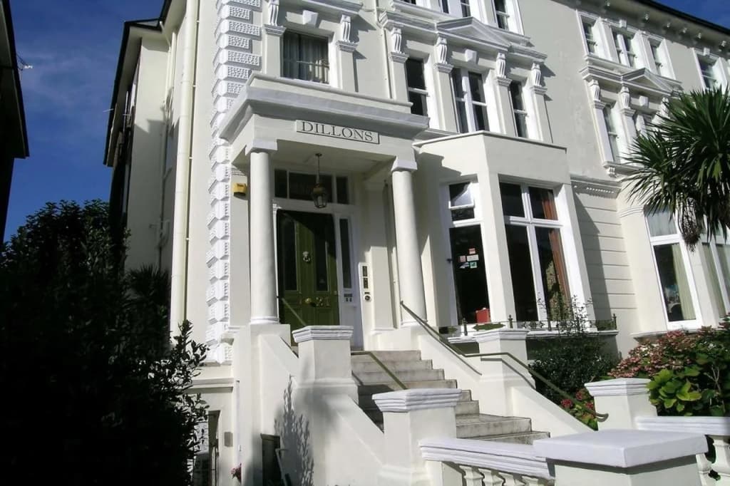 Dillons Hotel - B&B - photo 1
