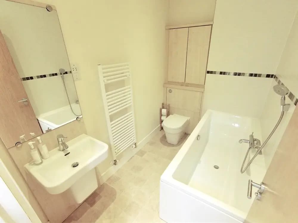 Charming 4 Bedroom Apartment by Royal Botanic Garden - photo 7
